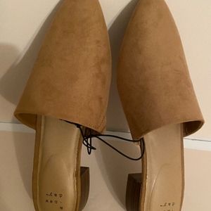 Women's (8.5) Tan Slip Mule Pointed Toe Heels